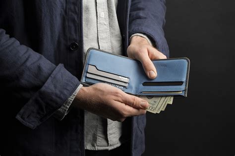 bellroy hide and seek wallet review